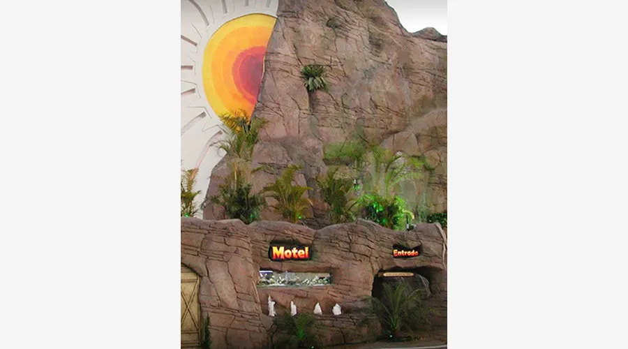 MOTEL ADVENTURE